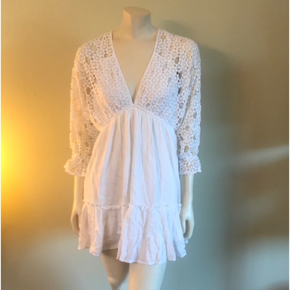“NEW ARRIVALS” Brand-New Petal and Pups white V necklace dress long-sleeve